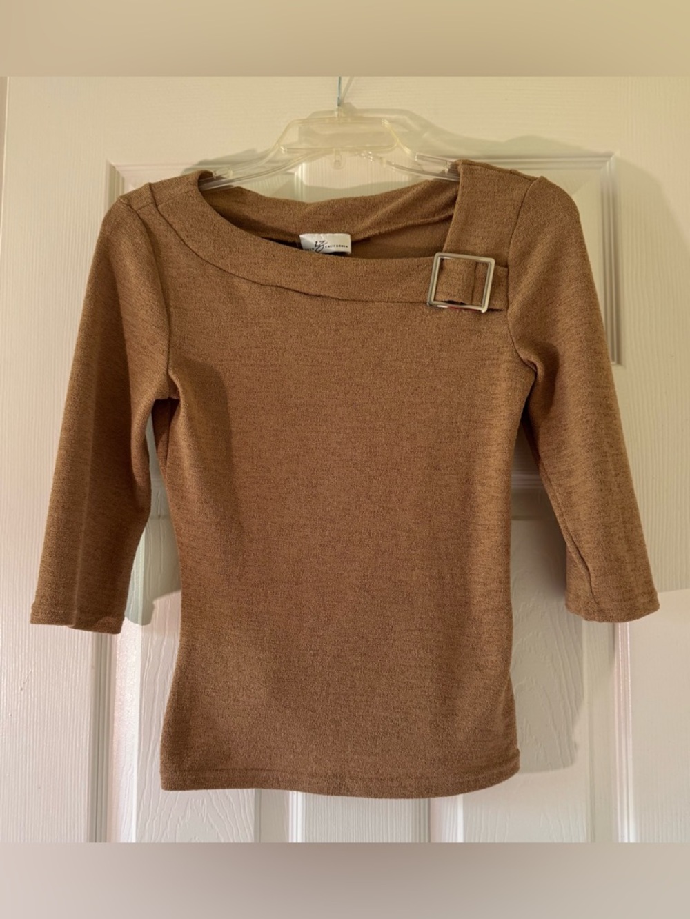 Byer California stylish Knit Top in Warm Taupe
